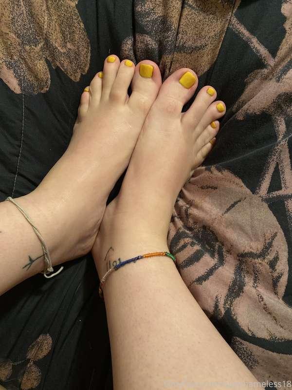 Pretty little toes