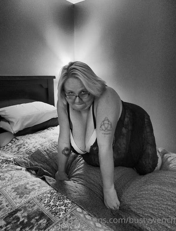 Hey there my lovely subs. Hope you're having a great hump da..