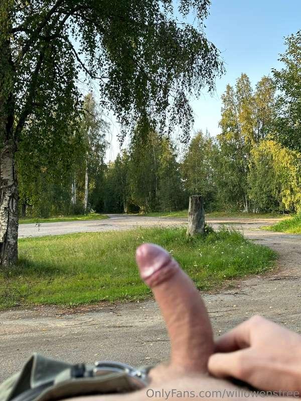 Waiting for someone to drive by😉

https://onlyfans.com/willo..