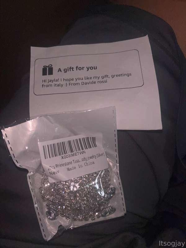 i love surprises!!!!! thank you to this wonderful fan. I LOV..