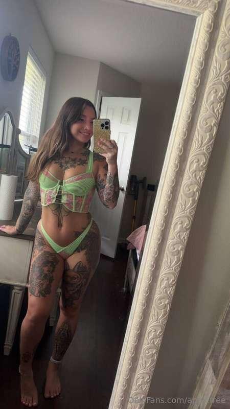 Really loving this green set 🍏Speaking on green things, I ha..