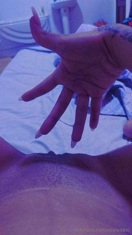 Estoy muy mojada me ayudas? 💦