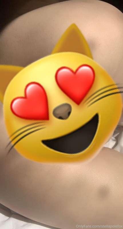 Unlock to see my 🐱 from behind 😘