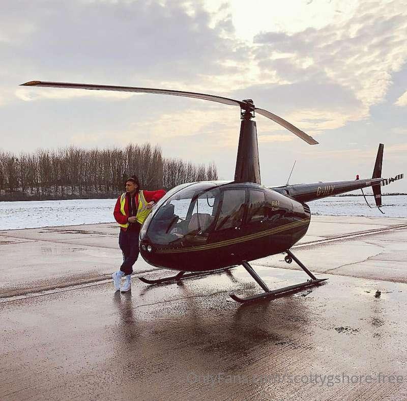 If me and you had this private helicopter for the day…

What..