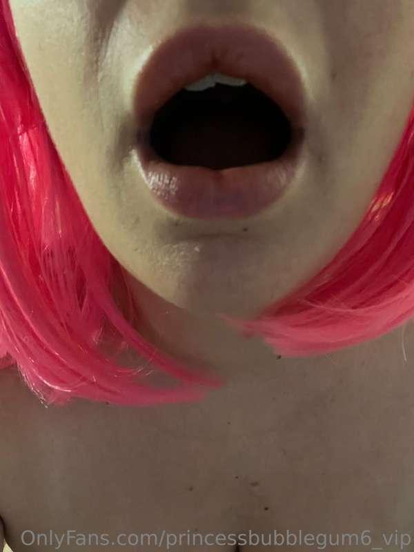Do you want to get sucked or do you want to fuck me. Choose ..