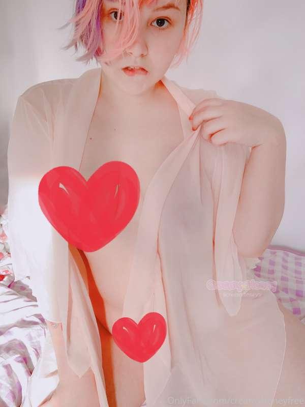 Uncensured on paid @creamyhoneyy 💖💦