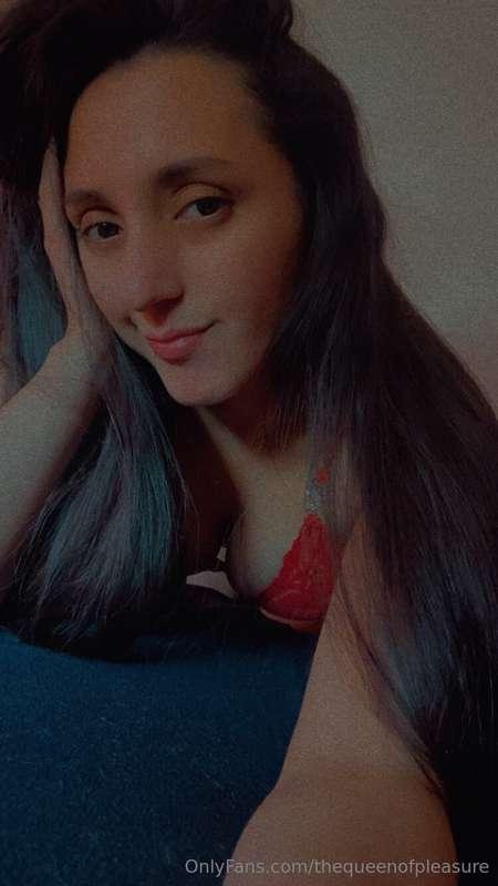 I'm bored baby. tell me 📲 😏🍒🫦