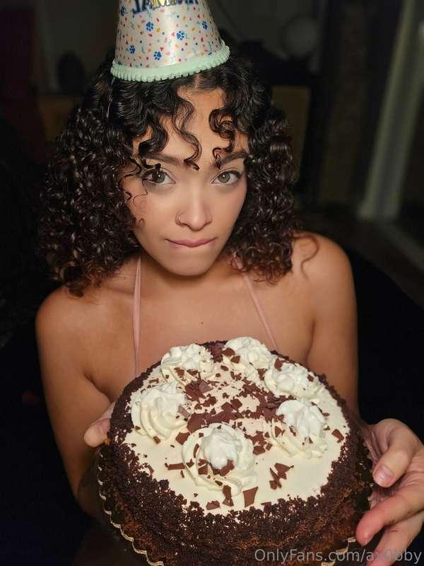 AHHHHH it's my birfday 🙈🥳🎂
