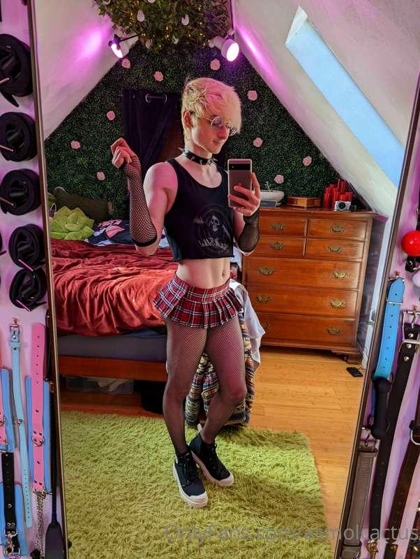You asked the rebellious school slut to be your valentine bu..