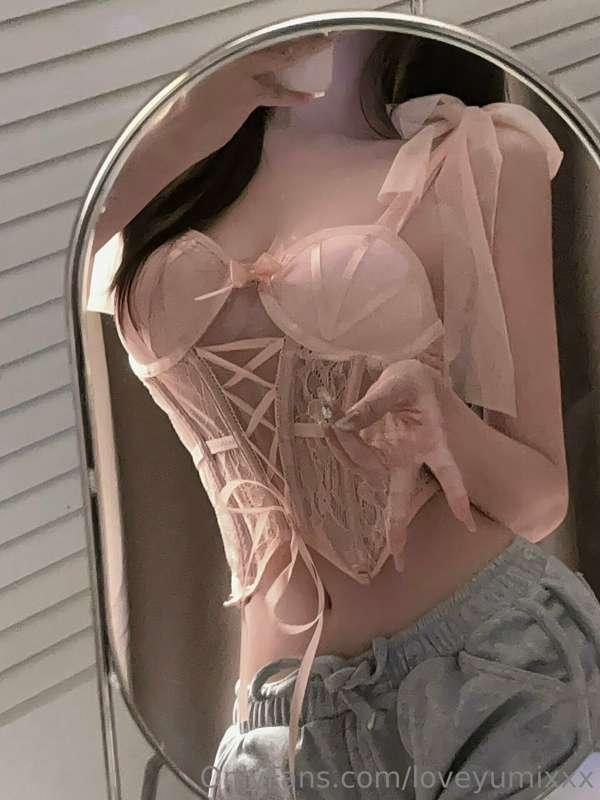 Wanna hangout daddy? 💋