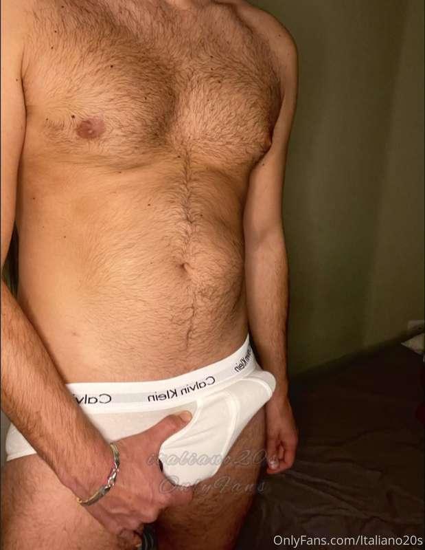 🇬🇧 If you like what’s under my briefs, pull it out for me… I..