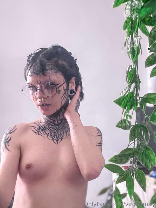 Need a study buddy? I’ll teach you😉🕊️🌿👓