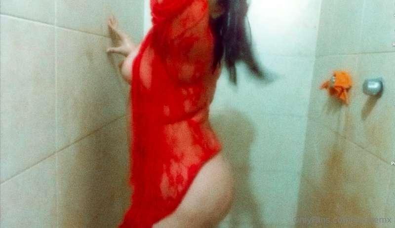 Me vienes a coger duro en el baño amor? 💦🔥