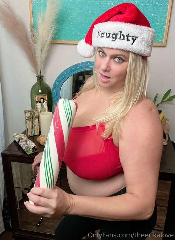 Have you ever seen a candy cane this big??? I wanna see how ..