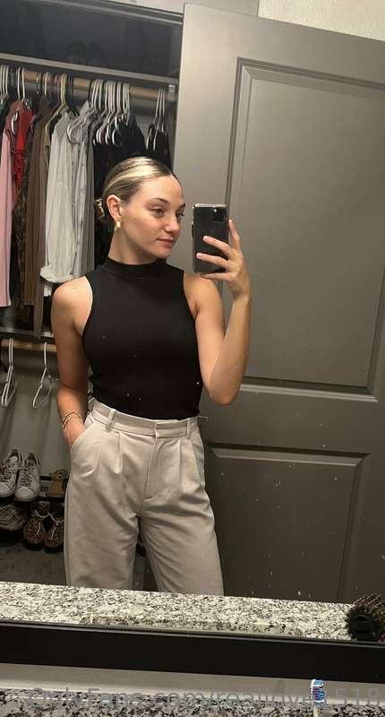 On my business woman shit😏
