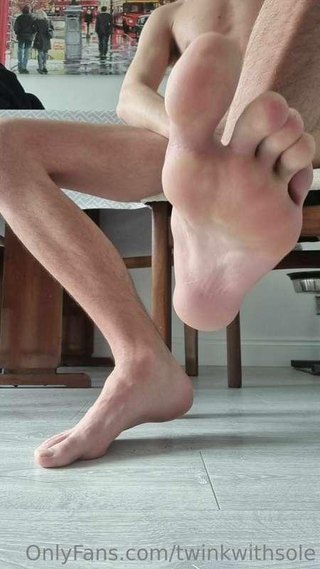 feet, get under them 😈