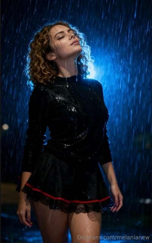 Hai mai fatto l’amore sotto la pioggia…? 🌧️La pelle bagnata,..