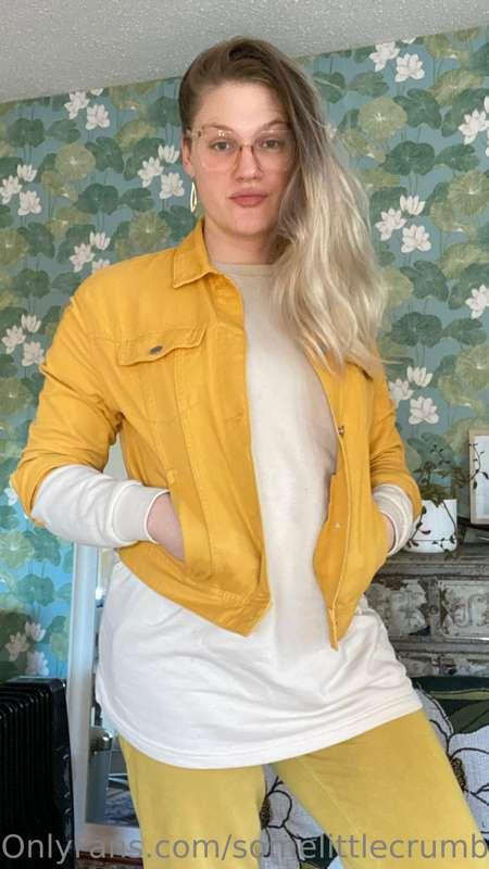 I just miiiiiiiiight like the colour yellow. Undress with me..