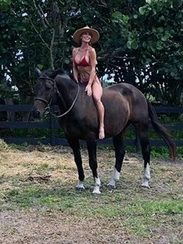 Next thing I'm riding is that cock of urs😈