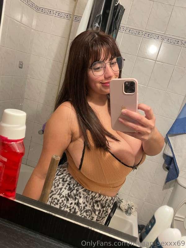 I'm going to take a shower...shall I make room for you?😉🤫