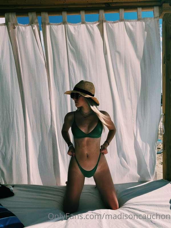 lots more bikini pics to come🏖