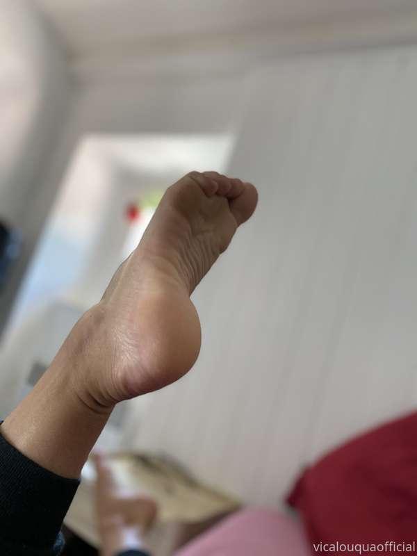 J’ai marchée pieds nue toute la matinée, quelqu’un pour me n..