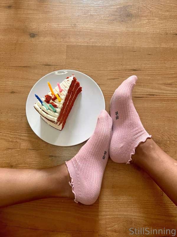 It’s trivia Thursday! 
What’s my comfort food? 🍔🍦🌭
And a pic..