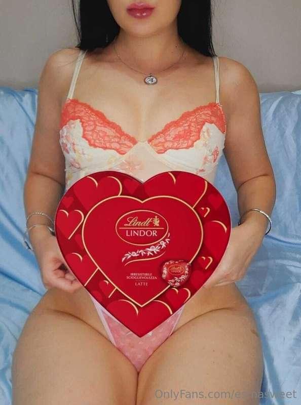 Lo sai quanto mi piace essere viziata e coccolata 🍬🍫⬇️🎁