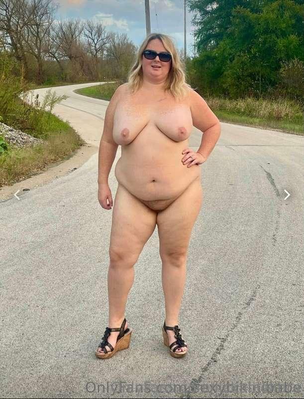 Go follow this curvy hottie!!! She posts daily and always re..