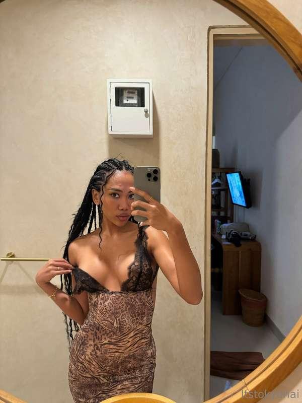 This mirror knows too many secrets 👄