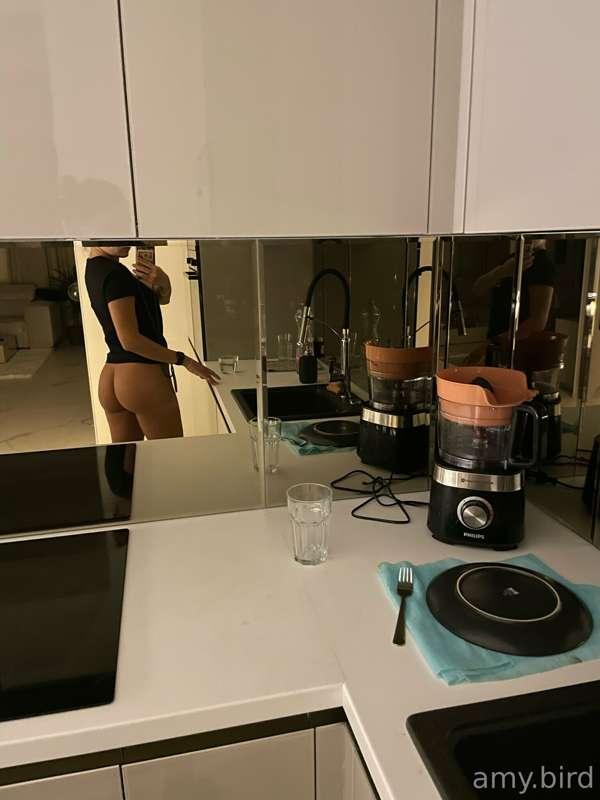 This kitchen is made for me to cook naked 🙈