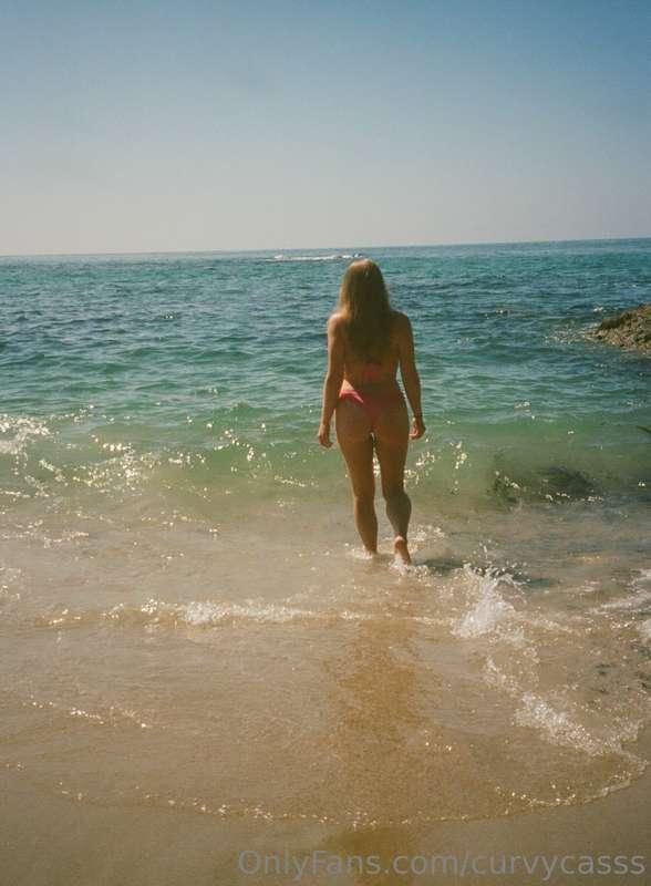 follow me into the water.. lets have some fun 😏