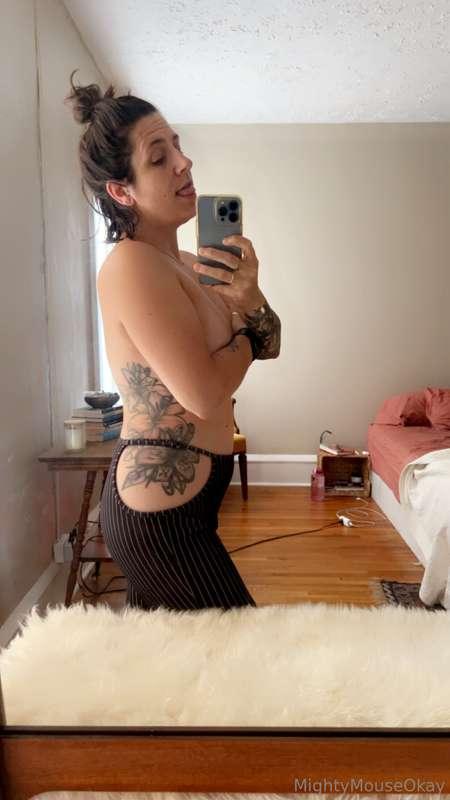 got some new clothes and just fucking love these new pants!