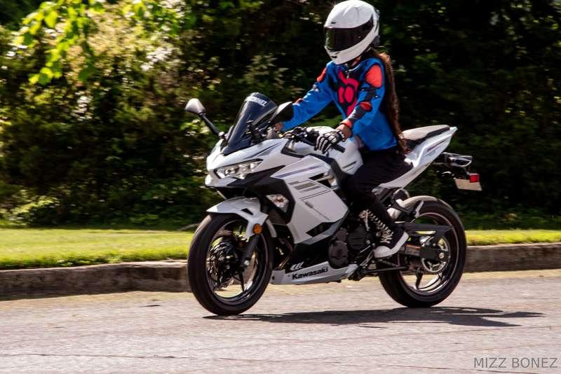 Going fast makes me feel alive, my heart beats in hyper driv..