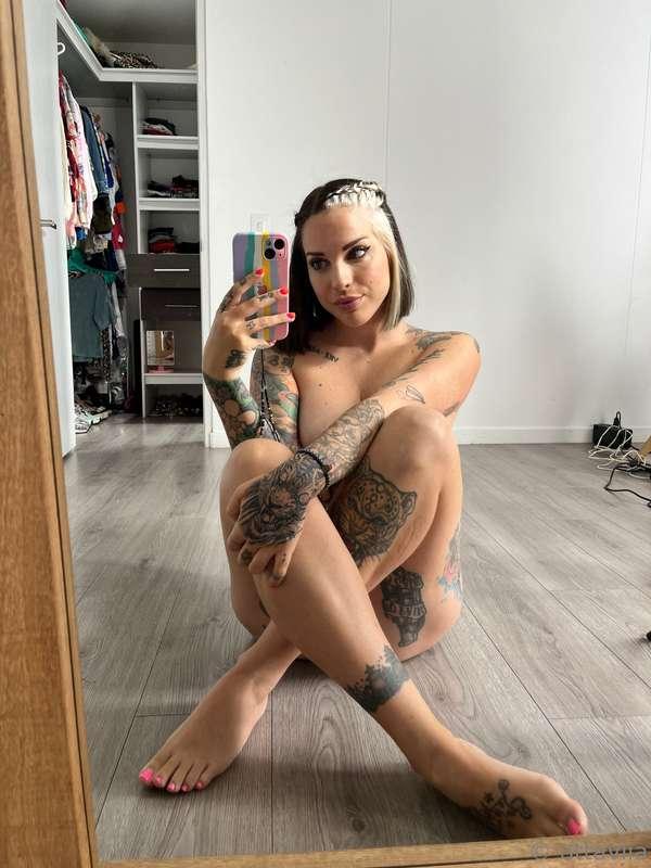 Life is better without clothes on 💜😈