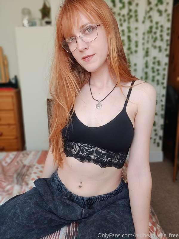 Comfy joggers mean no panties 😆