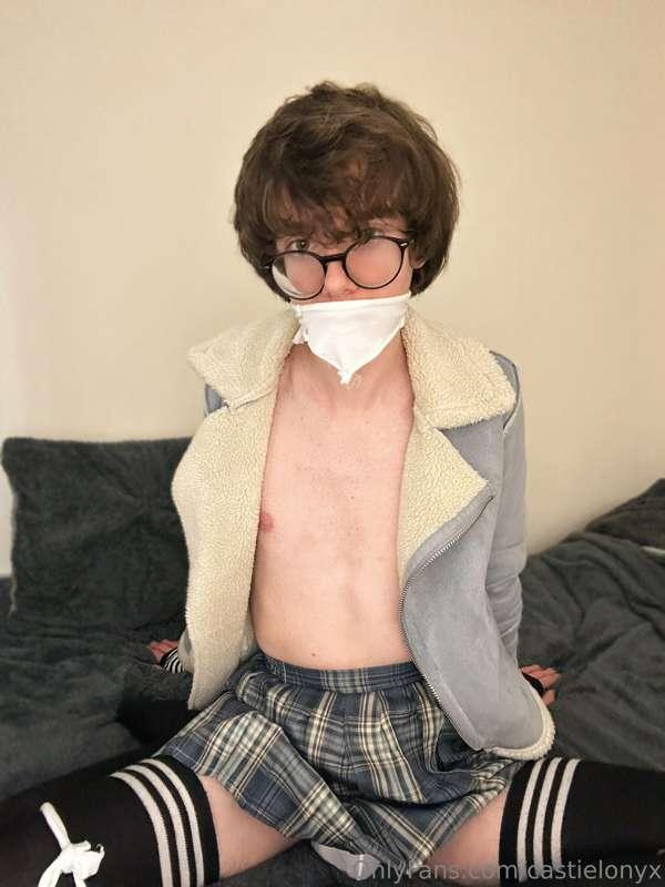**Tie me up to try punish me and I might just cum**

*Mouthc..
