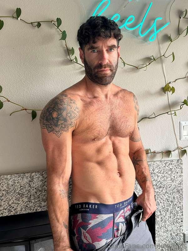 Body says it all. Now say something dirty 🥵