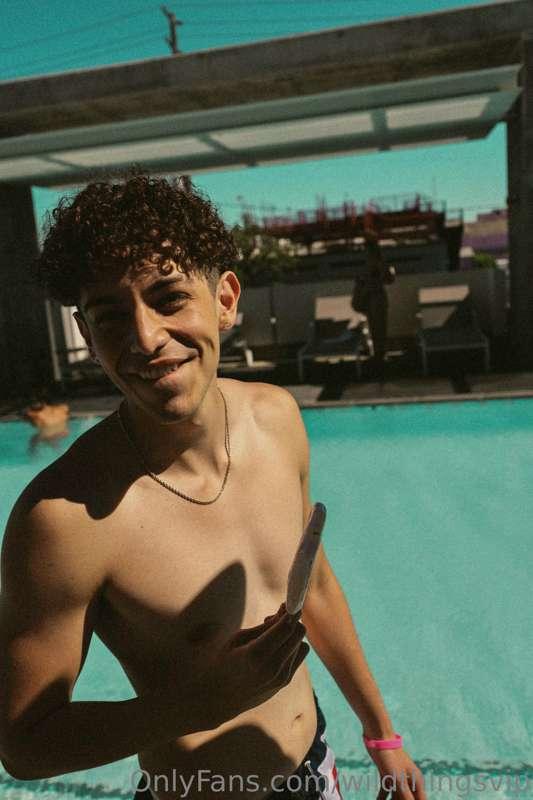 poolside w/ @julianbarboza