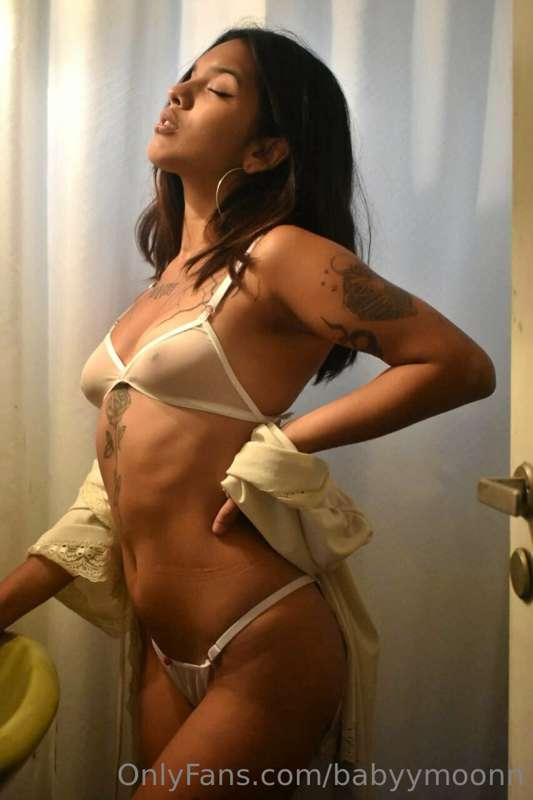 Hey baby, how are you today?💌
 Do you like my white outfit?🤍..