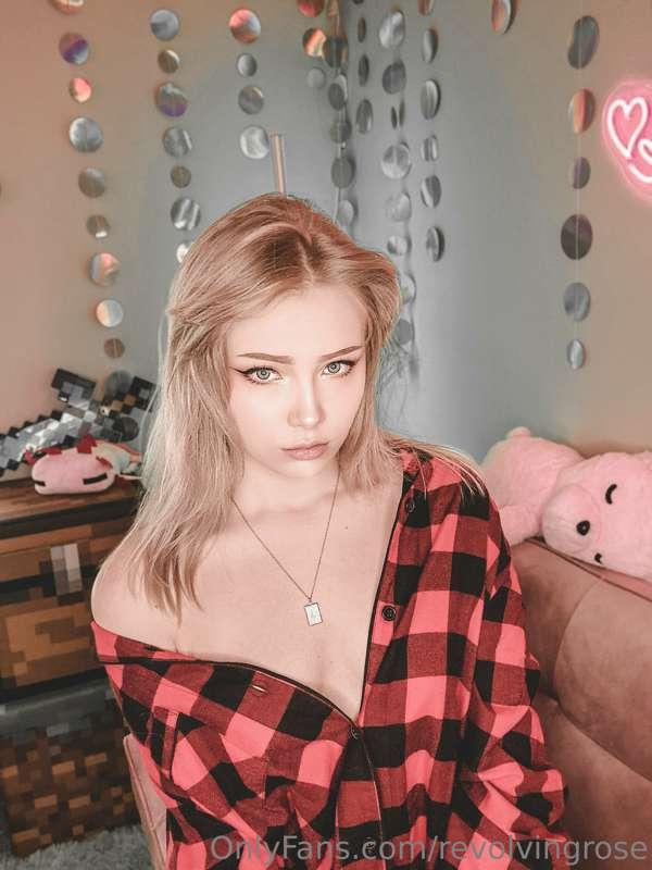 🎅🏻 **Cozy Candycane Pajama Photoset** ☕️

I’m finally on win..
