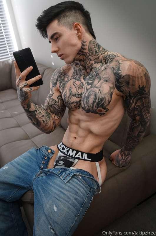 Come take these jeans off me 😏 @Jakipz .