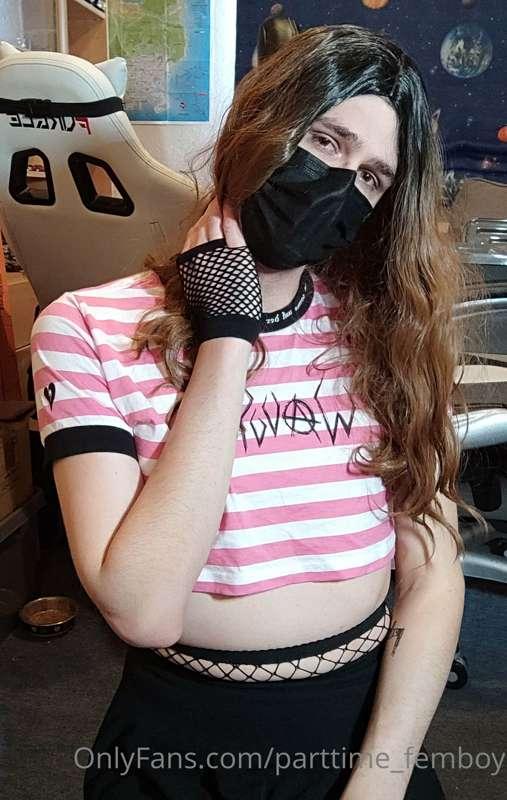 Showing more of my face for the first time😶