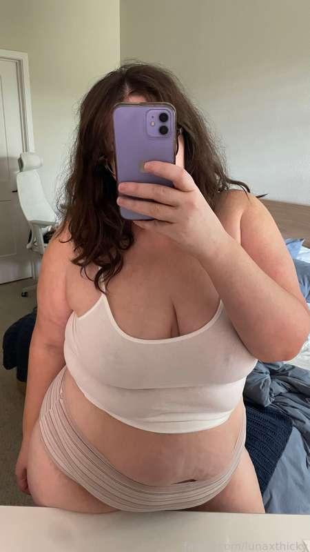 I'm pretty sure I can make your day better 😉

#chubby #bbw #soloconent #nerdy #brunette #gfe #chubbygirlfriend #thick #bigbooty  #tits #naturaltits #bigbelly #softbelly #squishybelly 