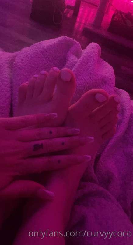 who likes white toes? 🤪