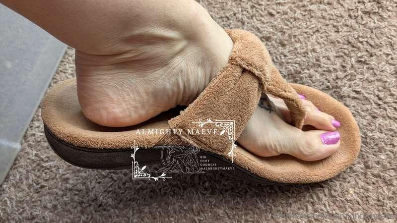 It's almost time for a new pedicure 💞 comment if you want to..