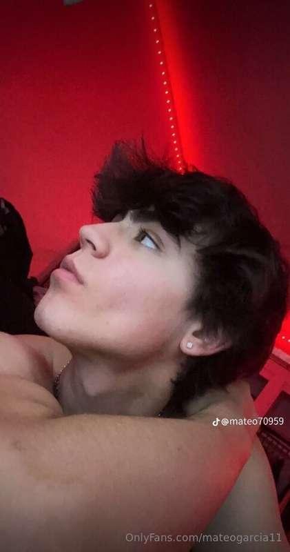 Do you think my jawline looks good?