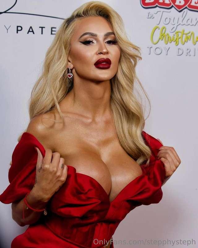 Let's get wild! DM me for naughty fun. 😉 https://onlyfans.co..