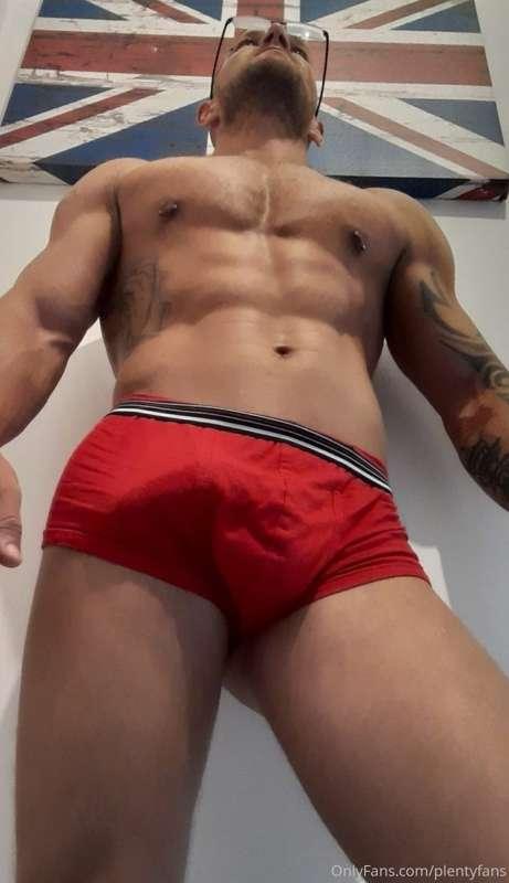 Come and unwrap this scouse fitness fanatic 💪 still in month..