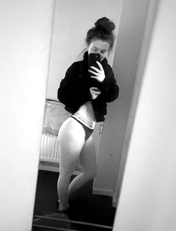 Old school mirror selfie this morning for you 😋 